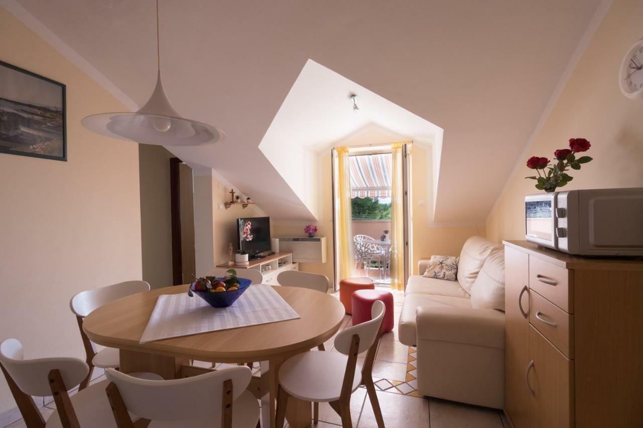 Apartman Nena Turanj Zewnętrze zdjęcie
