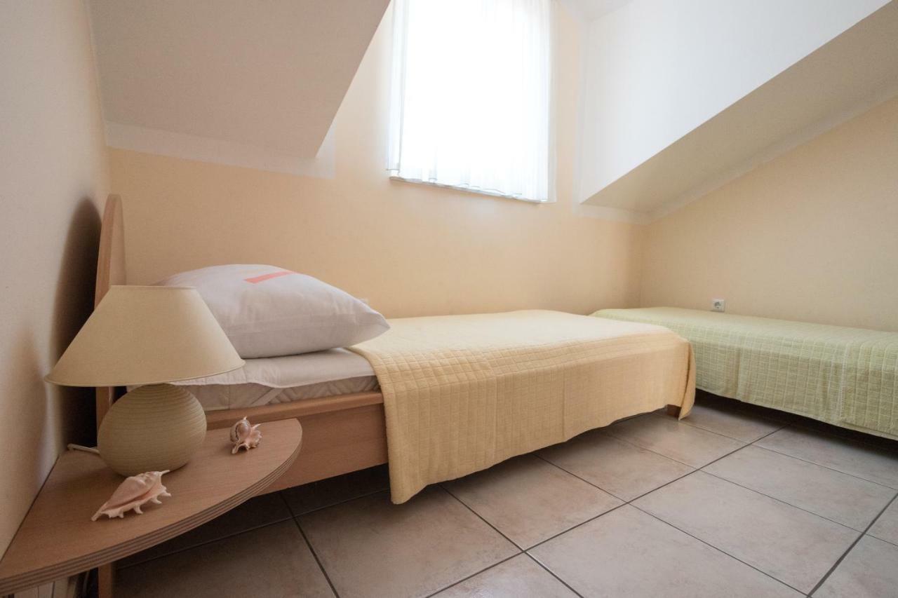 Apartman Nena Turanj Zewnętrze zdjęcie
